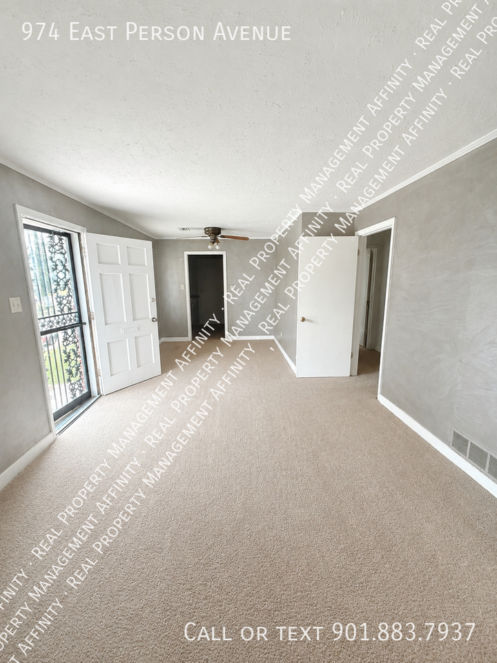 974 E Person Ave - Photo 3 of 11