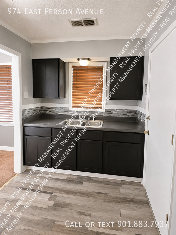 974 E Person Ave - Photo 6 of 11