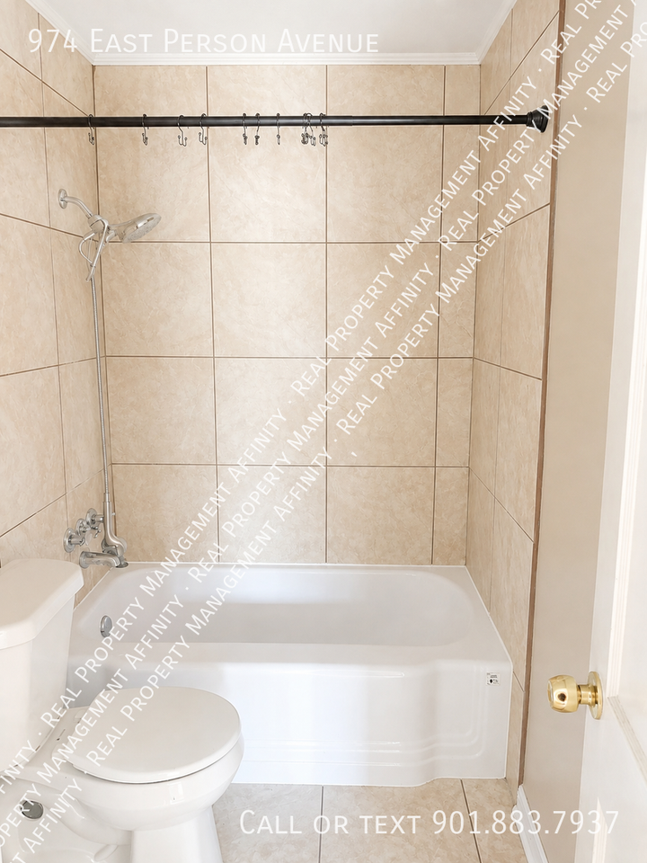974 E Person Ave - Photo 7 of 11