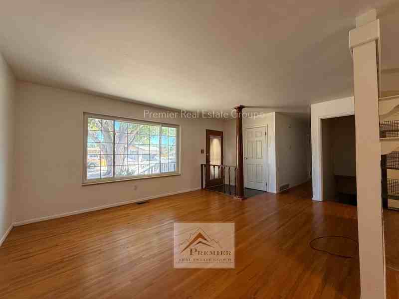 104 Fordham St - Photo 3 of 12