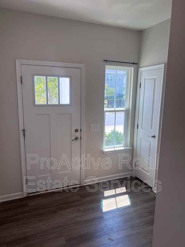 317 Capeside Ct - Photo 5 of 32