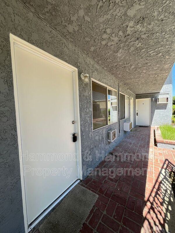 911 Ventura Ave #2 - Photo 3 of 11