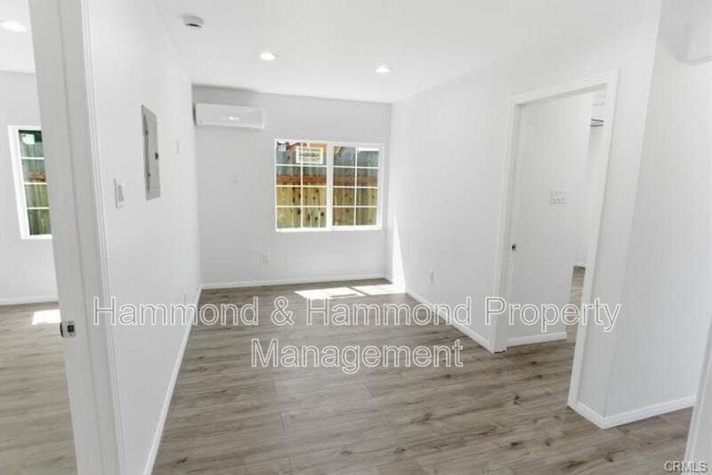 20249 Parthenia St - Photo 3 of 8