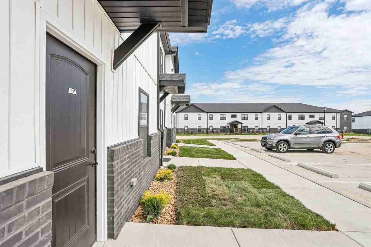 1602 Parkview Dr #1602 - Photo 2 of 50