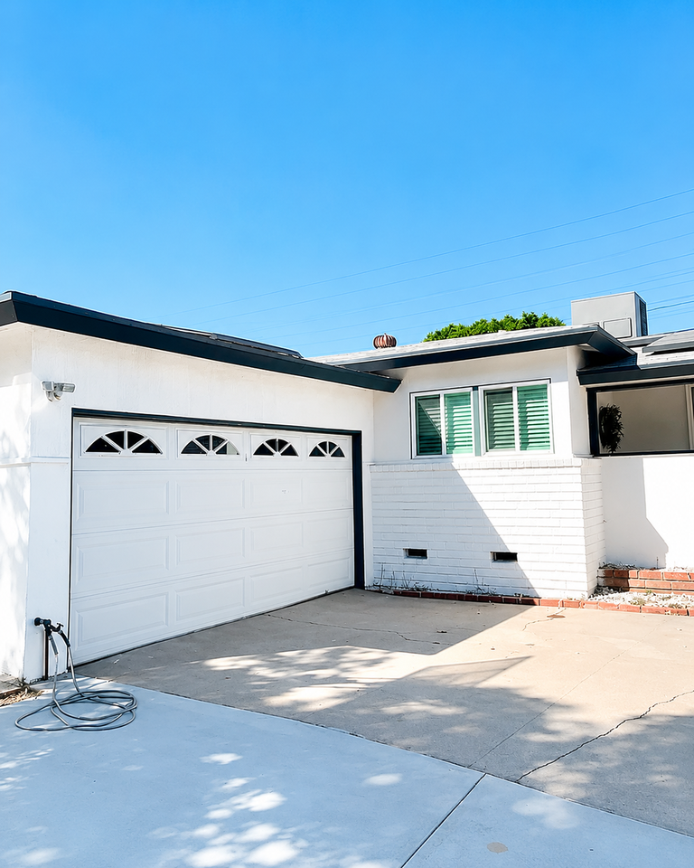 9362 Nagle Ave - Photo 4 of 7