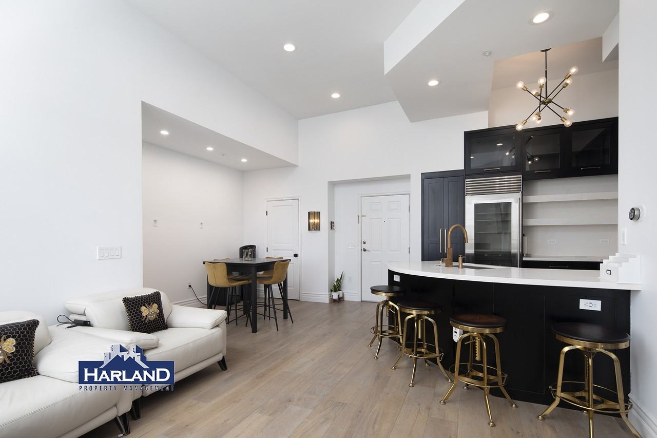 9253 Regents Rd - Photo 6 of 29