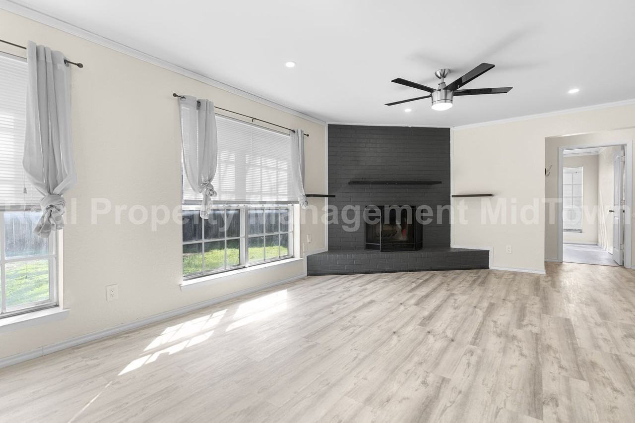 2207 Roman Ct - Photo 4 of 31