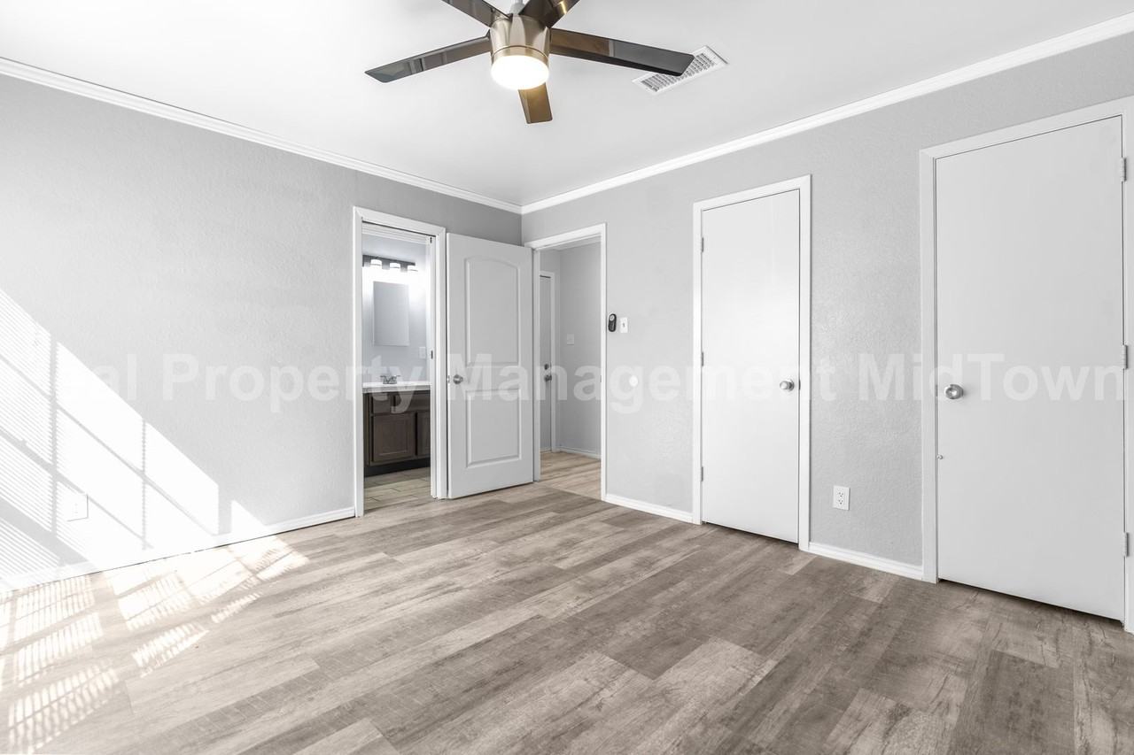 2207 Roman Ct - Photo 6 of 31