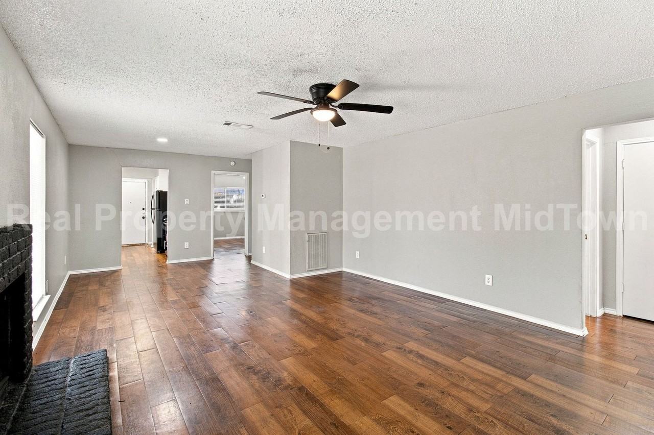 2427 Indigo Ln - Photo 4 of 26