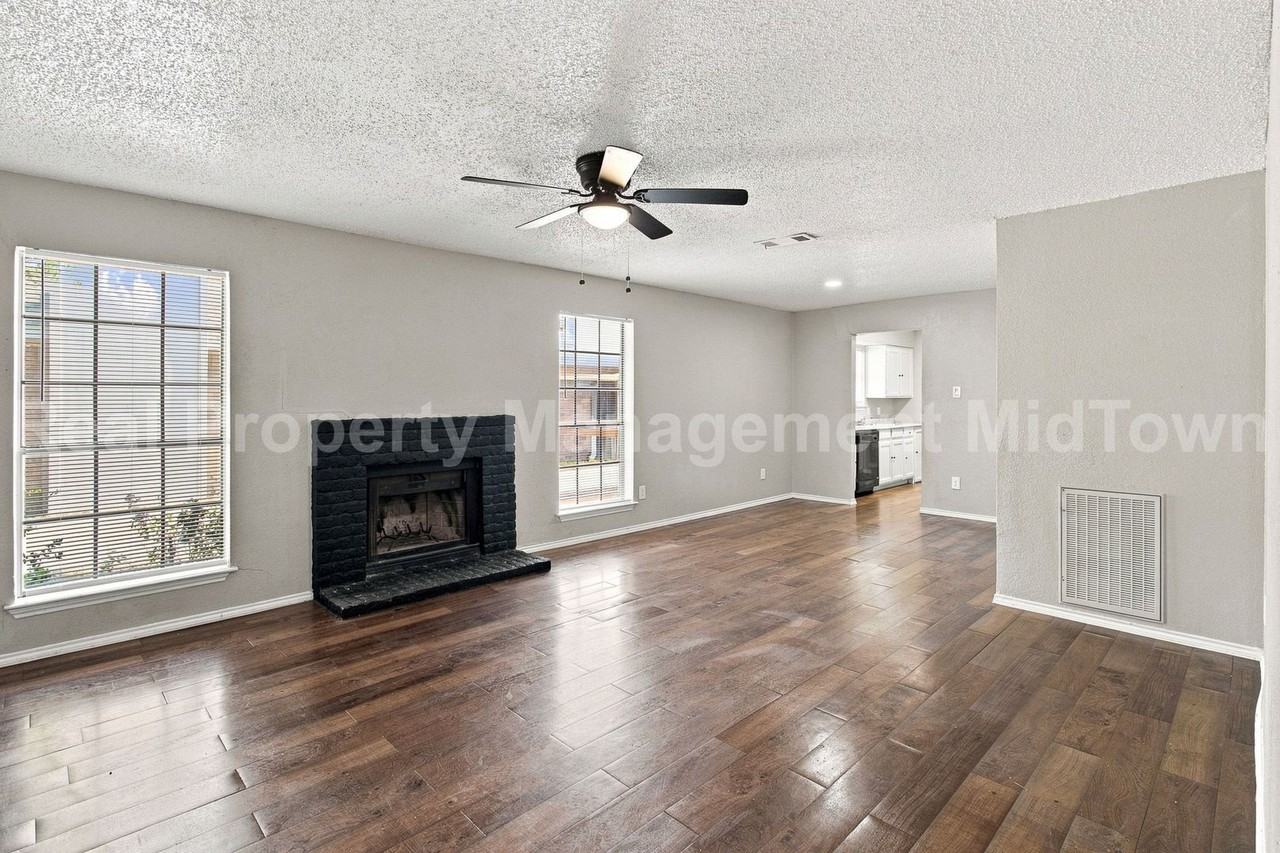 2427 Indigo Ln - Photo 5 of 26