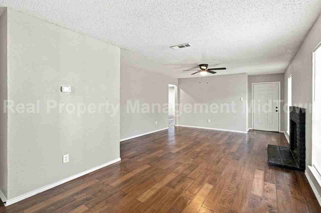 2427 Indigo Ln - Photo 6 of 26