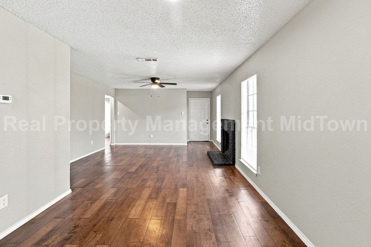 2427 Indigo Ln - Photo 7 of 26
