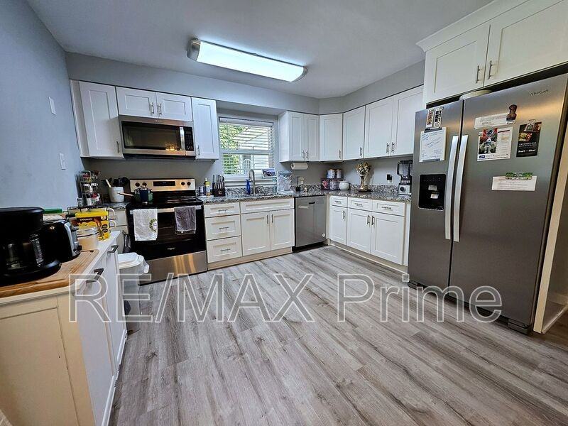 7817 Sheryl Dr - Photo 7 of 17