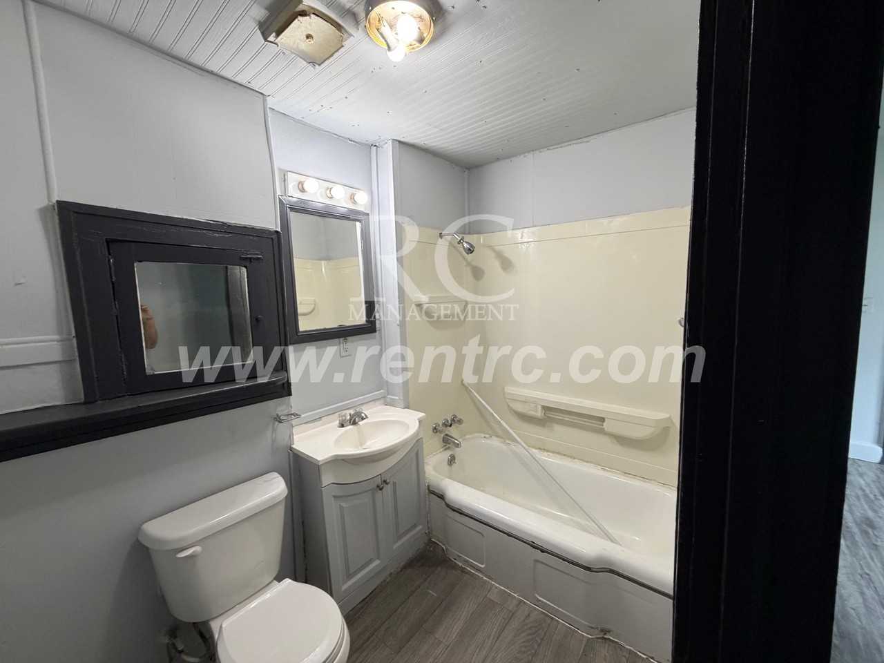 327 Robinson St Apt 2 - Photo 4 of 10
