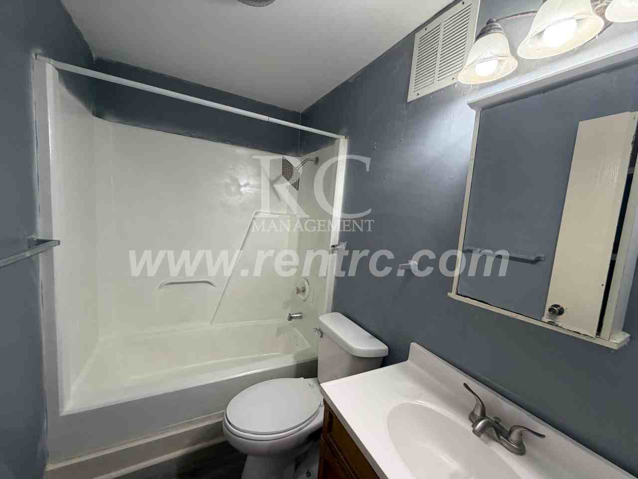 619 W Elm St Apt 1 #W - Photo 4 of 12