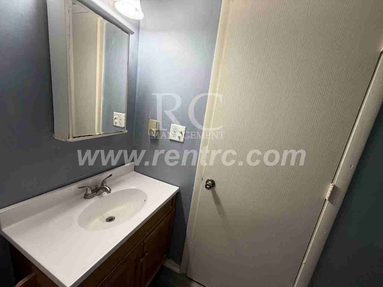 619 W Elm St Apt 1 #W - Photo 6 of 12