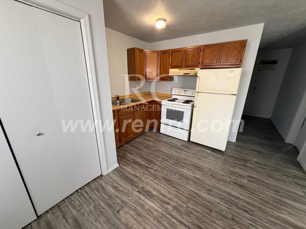 125 N Scott St Apt B3 #N - Photo 2 of 9