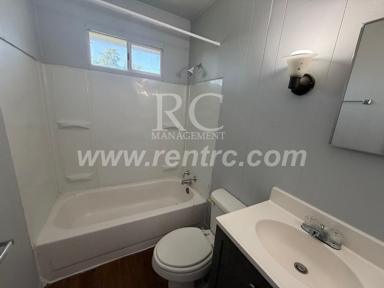 912 James St - Photo 4 of 11