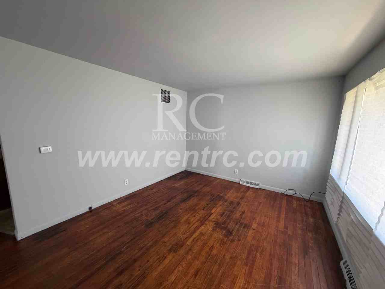 912 James St - Photo 6 of 11