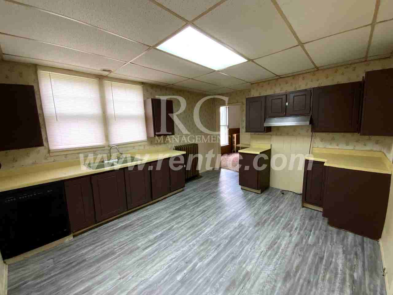 411 Anderson St - Photo 3 of 17