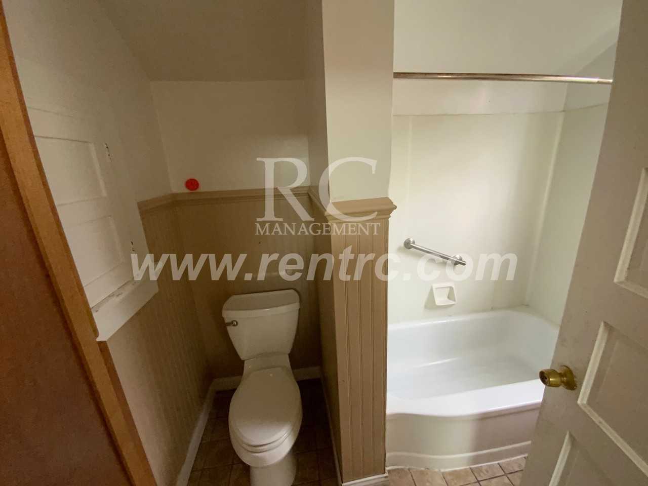 411 Anderson St - Photo 4 of 17