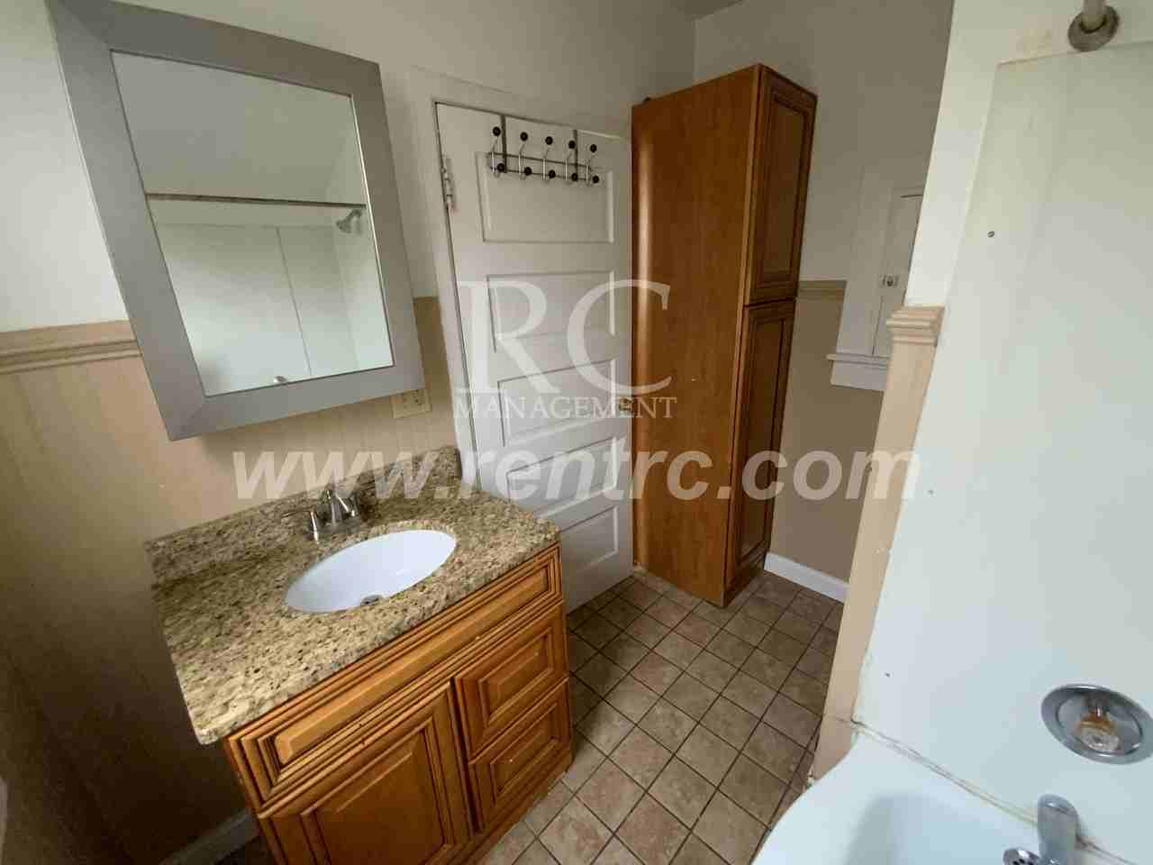 411 Anderson St - Photo 5 of 17