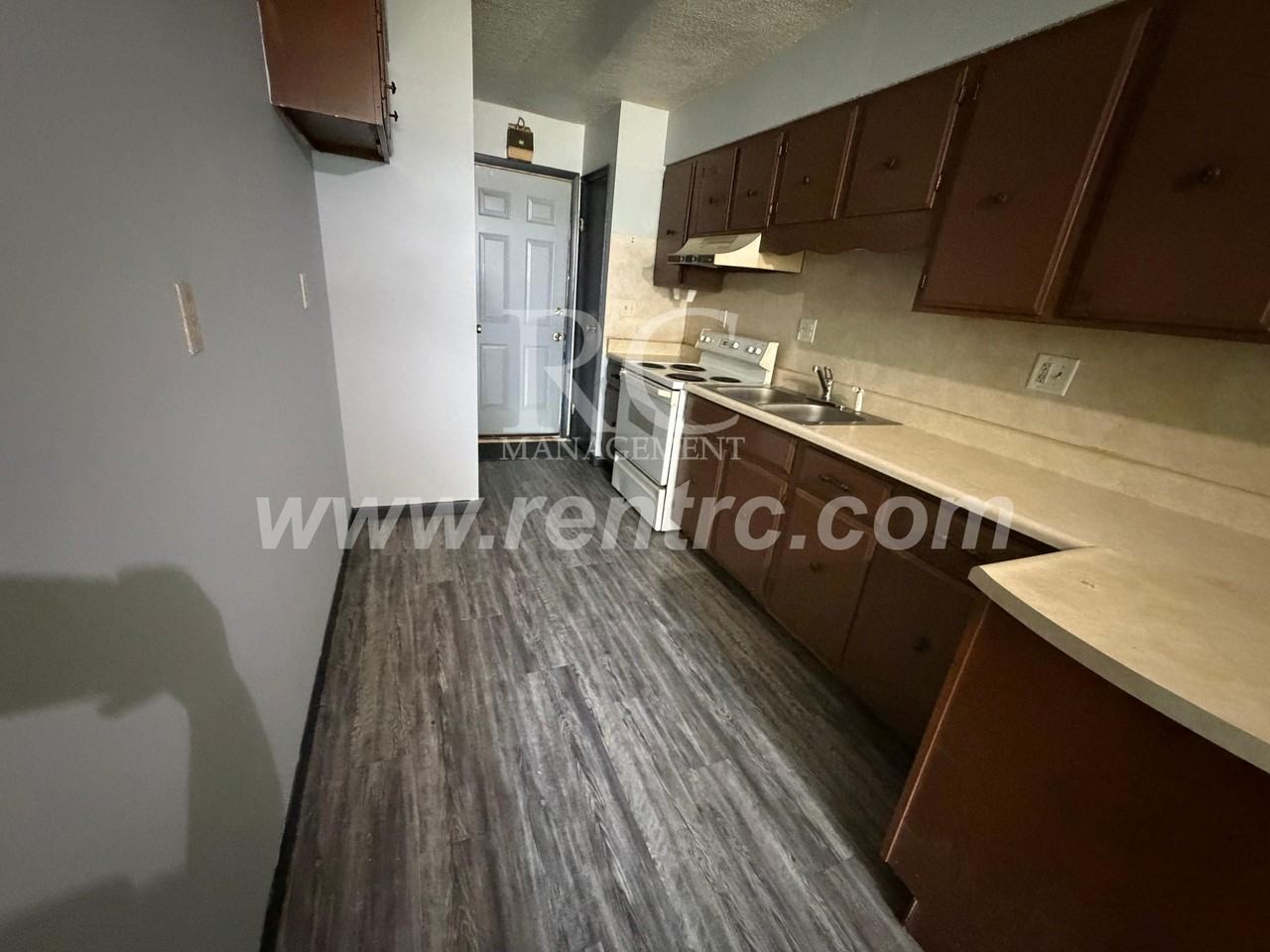 42 Schultz St Apt A - Photo 3 of 9