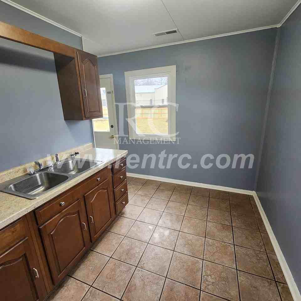 210 Lindenwood Dr - Photo 2 of 16