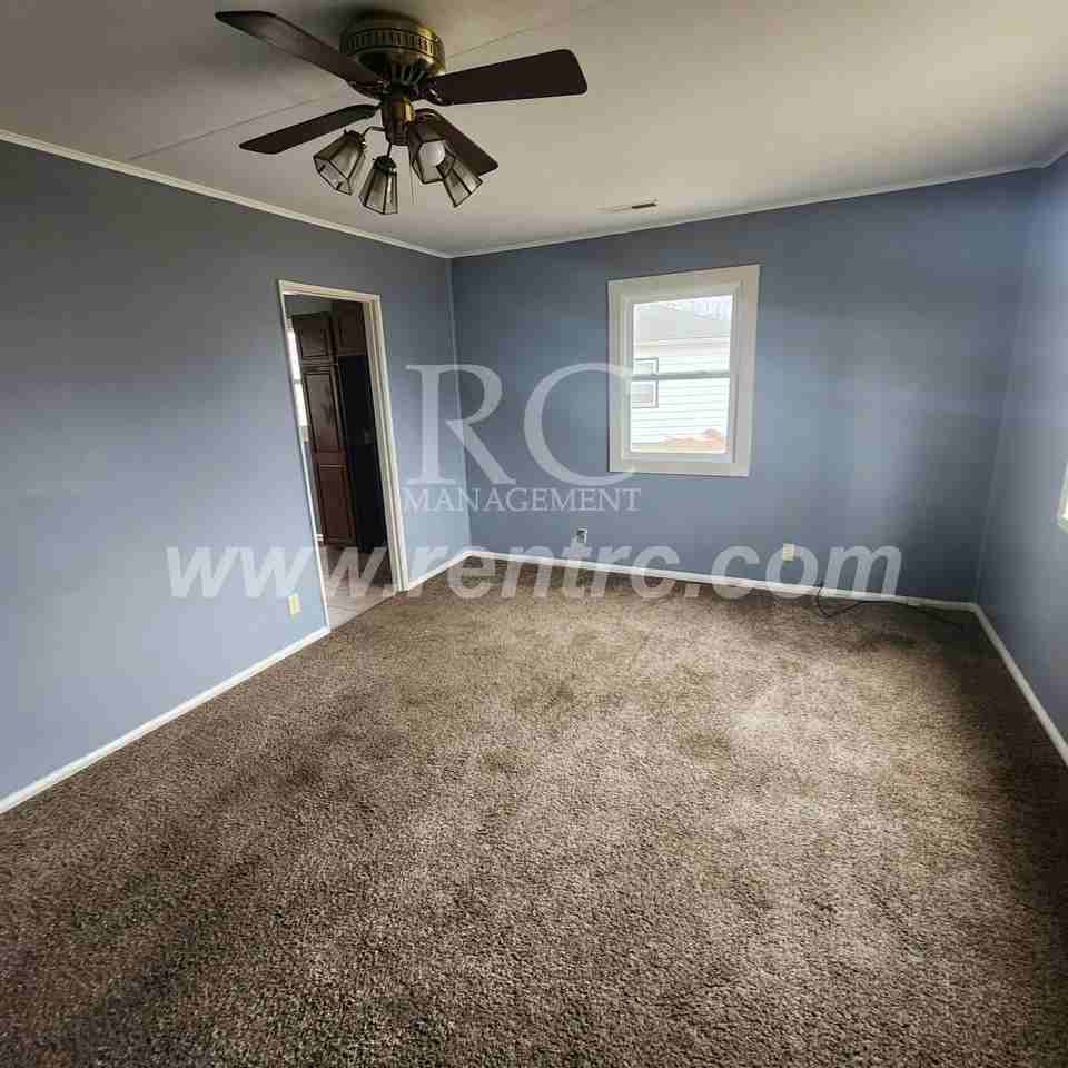 210 Lindenwood Dr - Photo 7 of 16