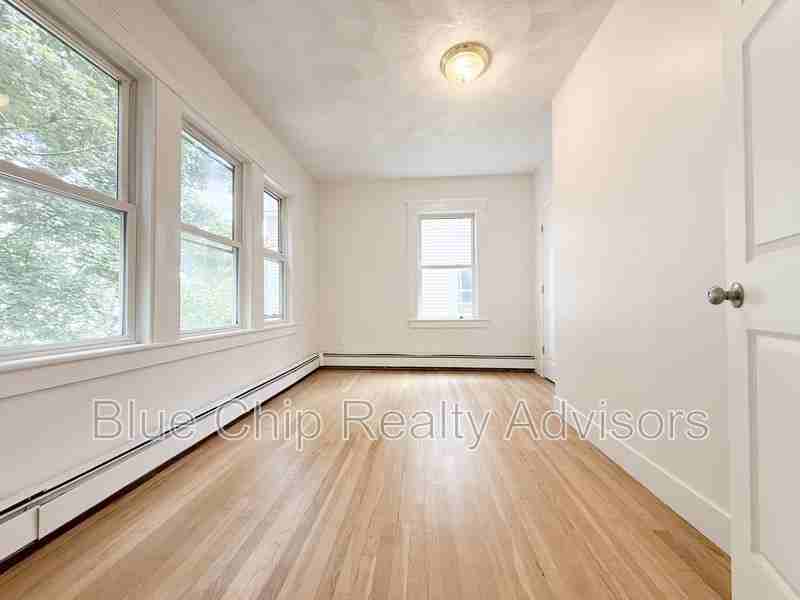 7 Holland Ave #8 - Photo 2 of 11