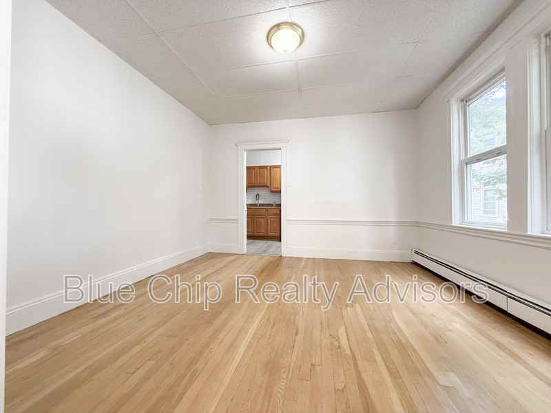 7 Holland Ave #8 - Photo 5 of 11