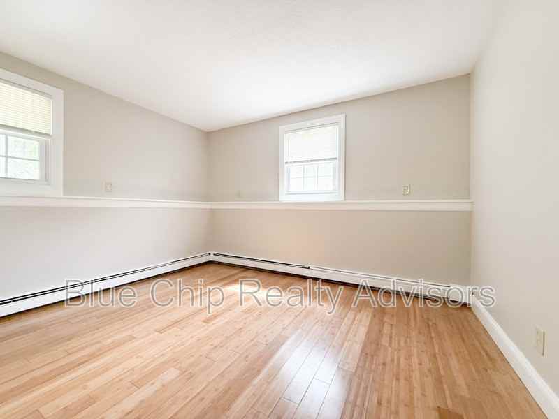35 Stonehenge Rd #6 - Photo 3 of 9