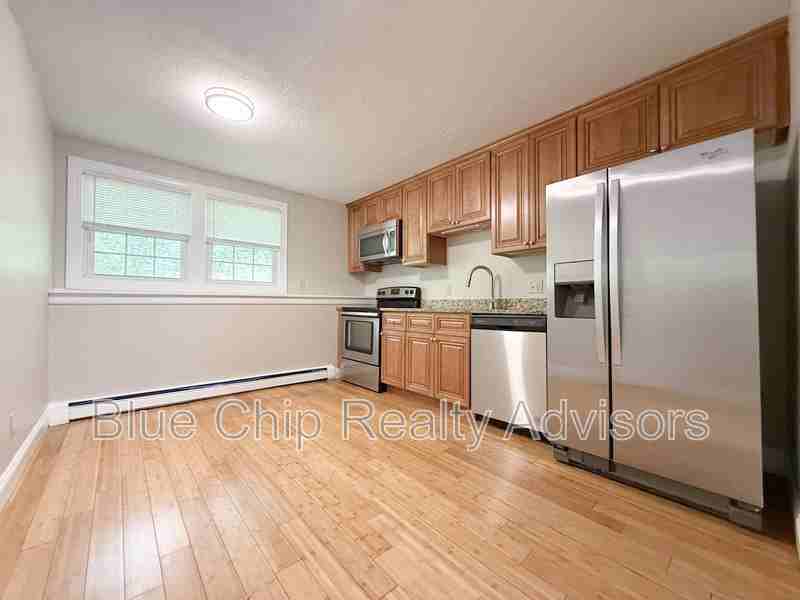 35 Stonehenge Rd #6 - Photo 5 of 9