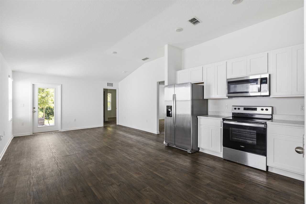 112 Silver Birch St - Photo 5 of 46