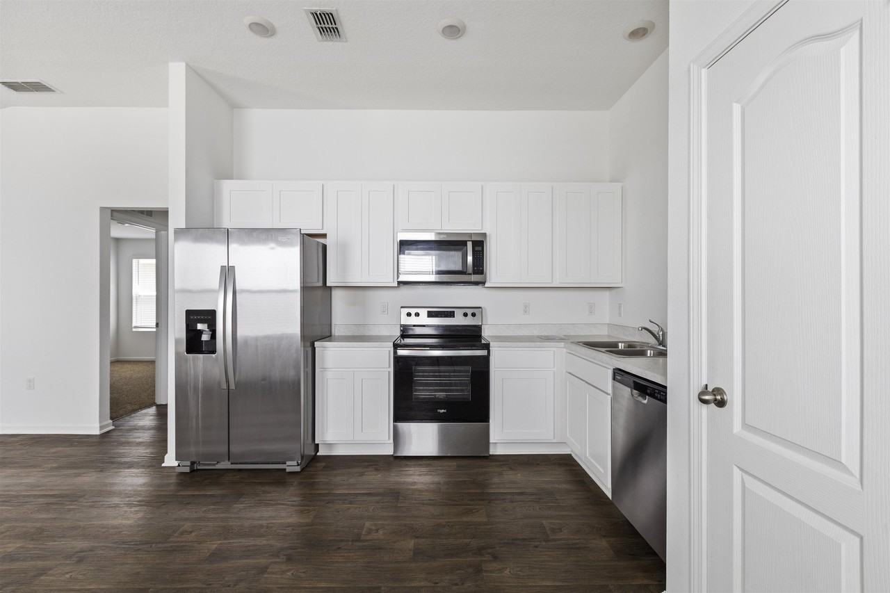 112 Silver Birch St - Photo 6 of 46