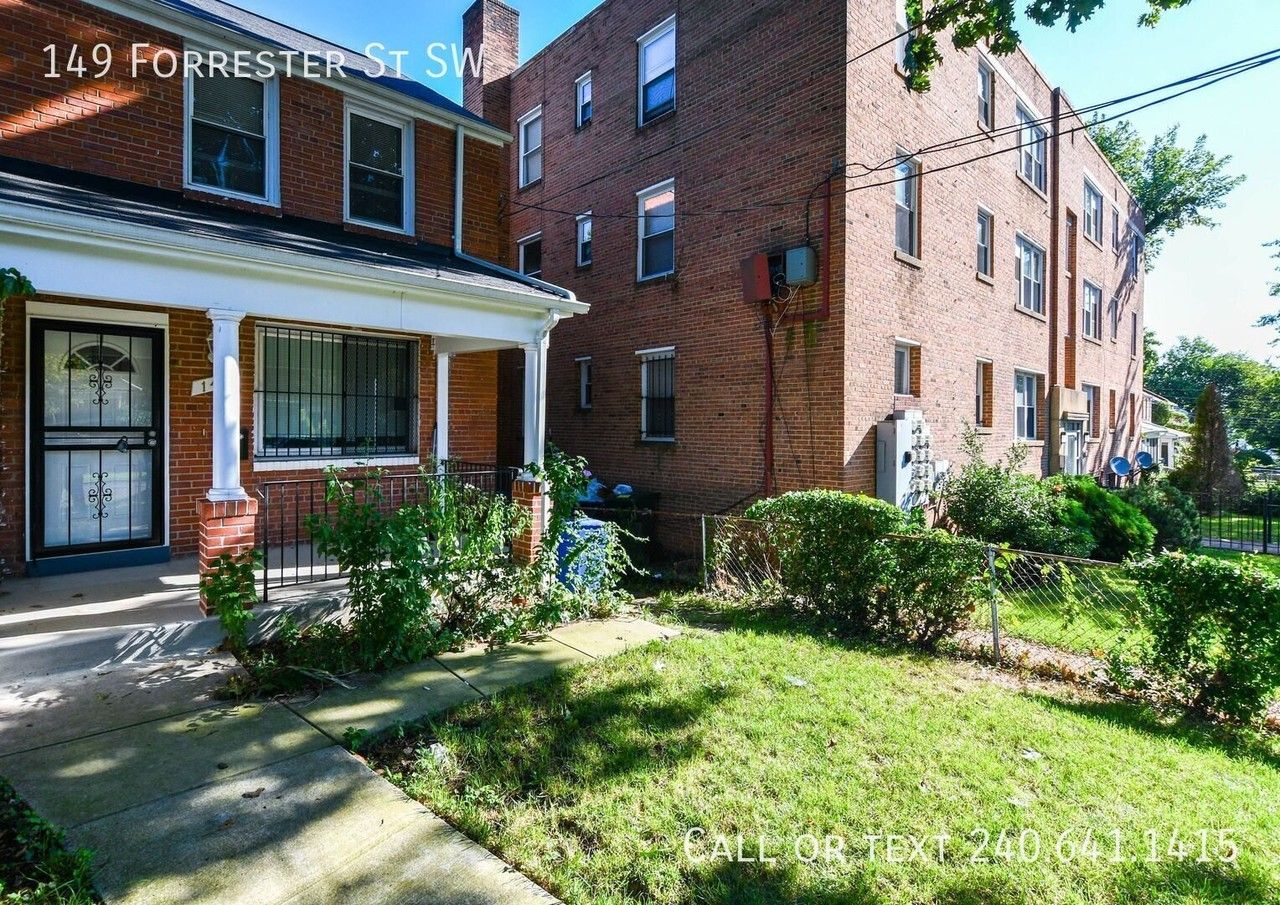 149 Forrester St Sw - Photo 3 of 40