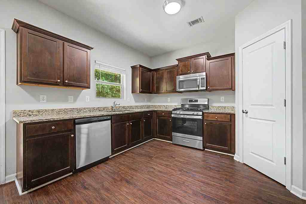 310 Saint Lucas Ct - Photo 4 of 28