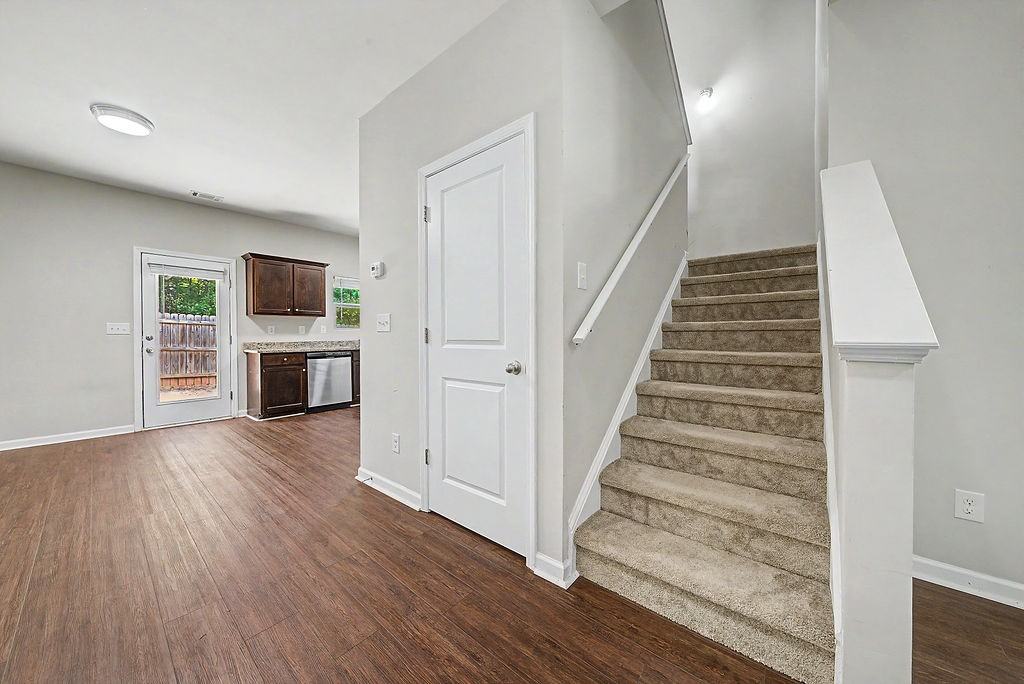 310 Saint Lucas Ct - Photo 5 of 28