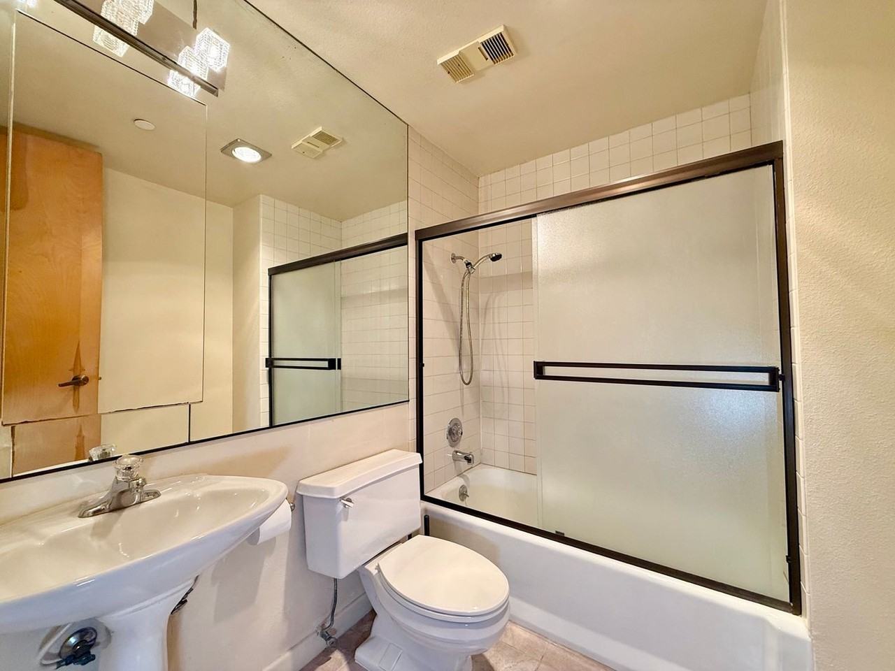 4082 Albatross St #7 - Photo 4 of 32