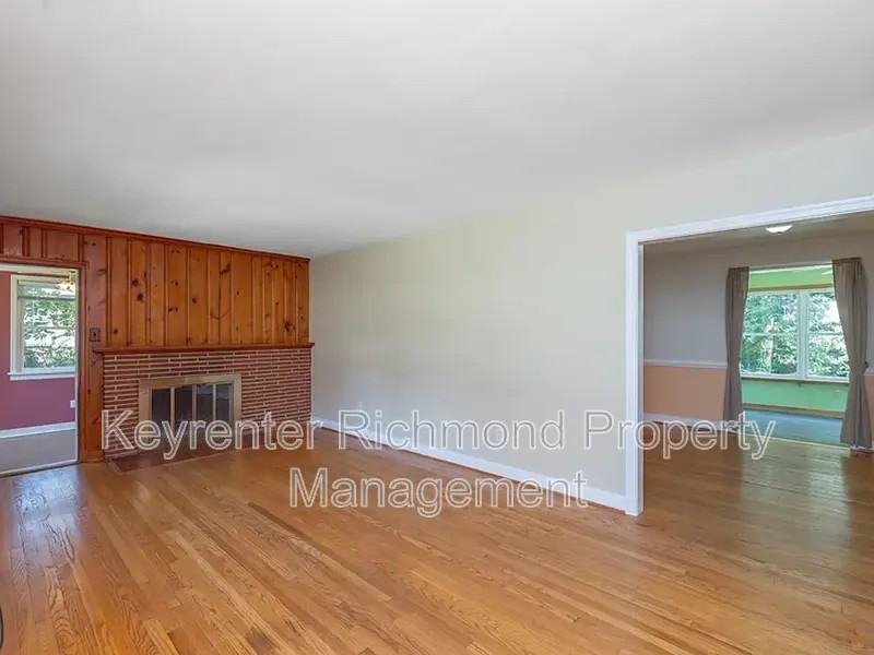 2811 Bon Oaks Ln - Photo 4 of 28