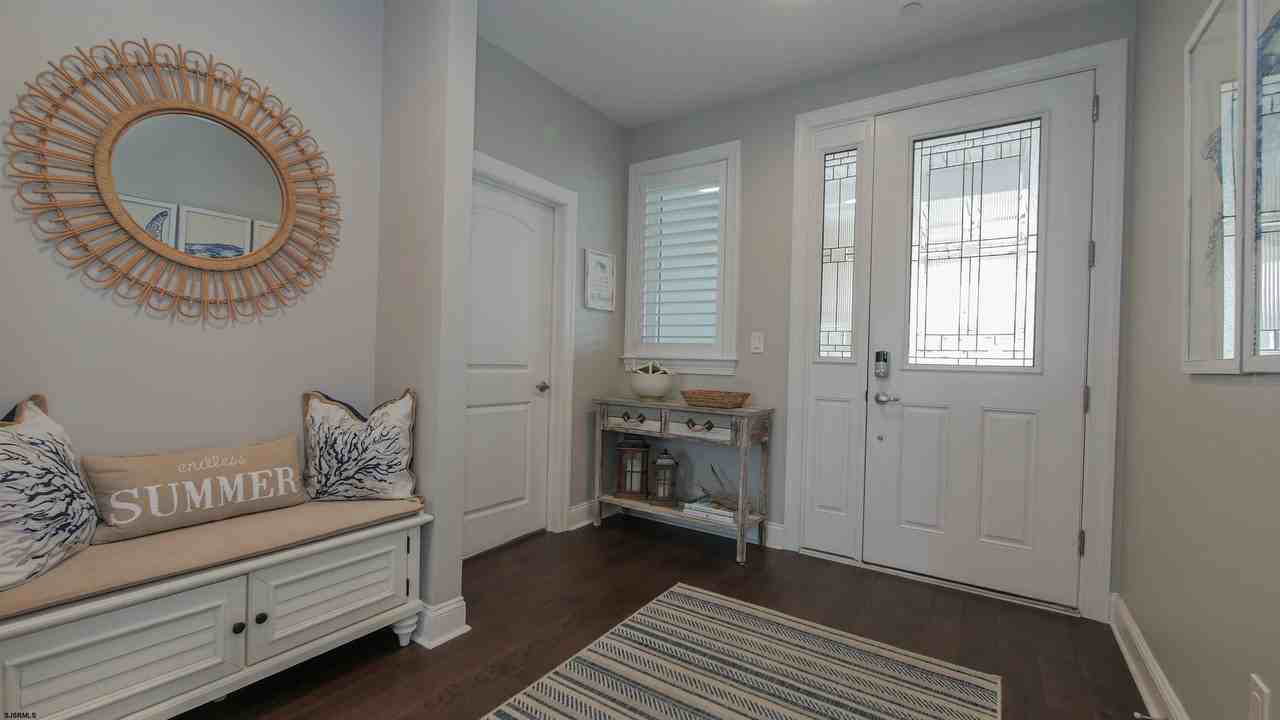 9 S Granville Ave #D - Photo 2 of 36
