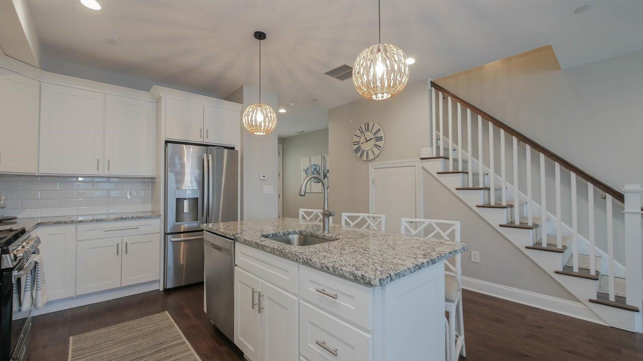 9 S Granville Ave #D - Photo 6 of 36