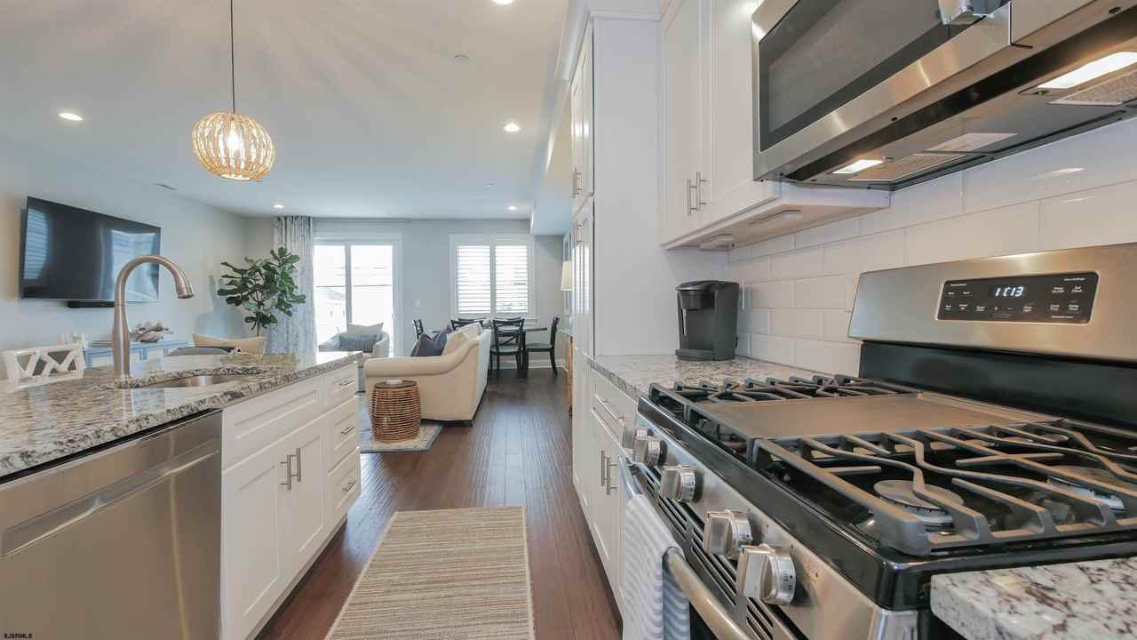 9 S Granville Ave #D - Photo 7 of 36