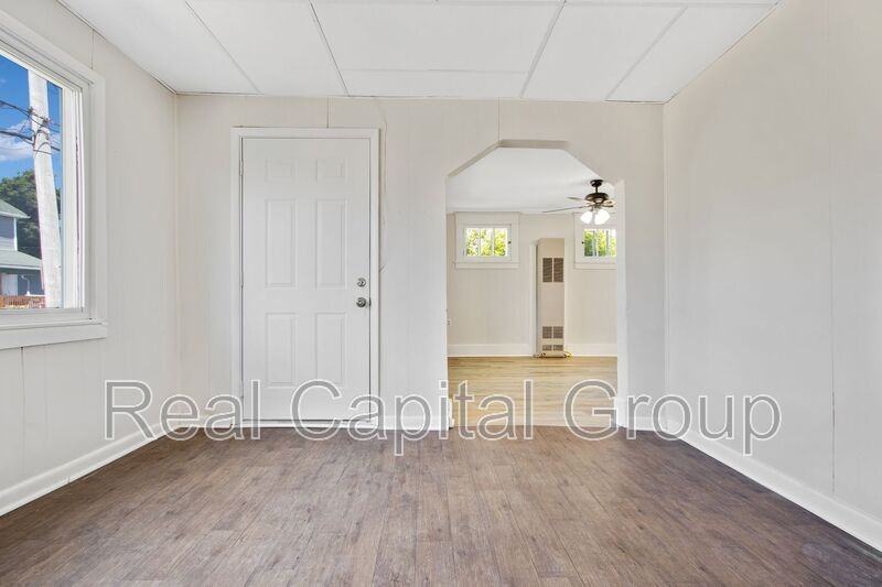 313 Fenton St #1LOWER - Photo 2 of 8