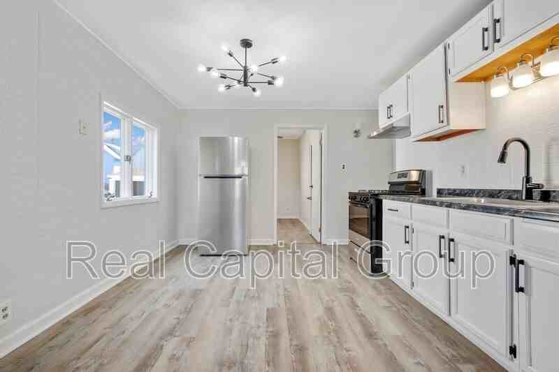 313 Fenton St #1LOWER - Photo 4 of 8