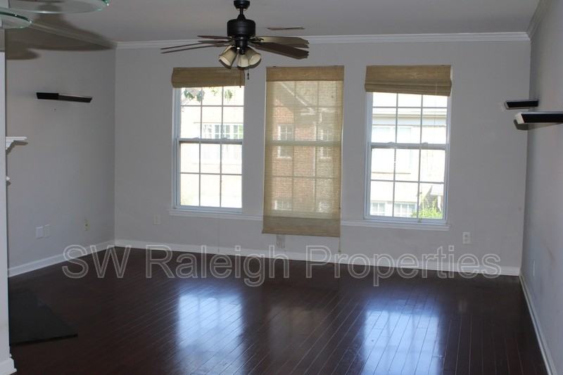 9712 Jordy Dr - Photo 2 of 7