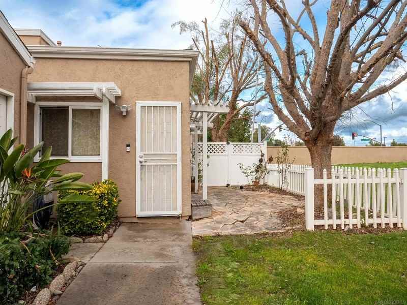 44511 La Paz Rd - Photo 4 of 23