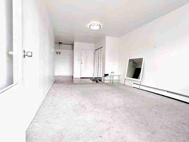 7806 153rd Ave #E - Photo 3 of 10
