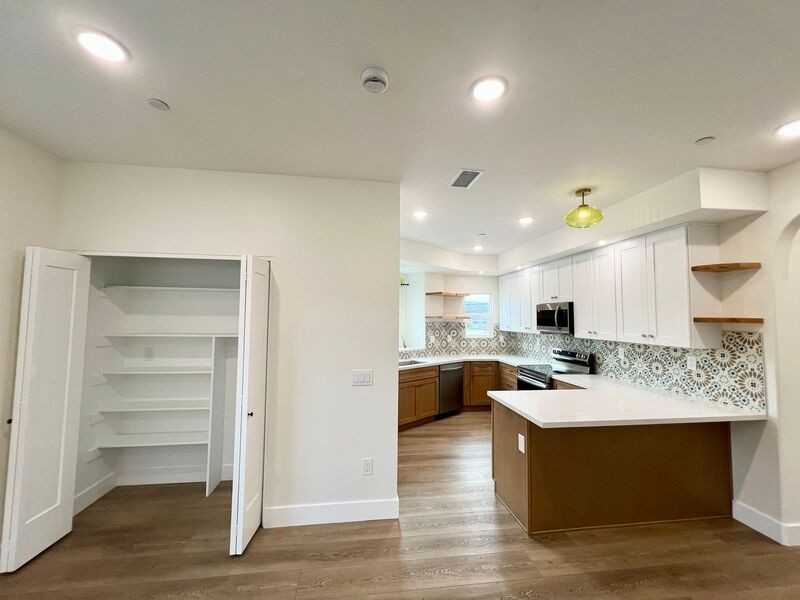 669 Townsite Dr - Photo 3 of 21