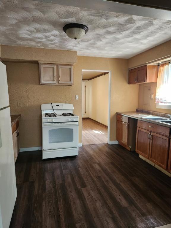 4245 E 11th Ave - Photo 3 of 12
